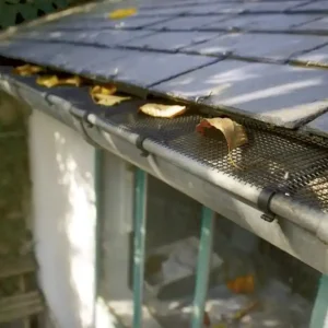 Alacsony ár Nortene Leaf Protec ereszcsatorna védőháló, fekete, 5x5mm, 0.17x6m