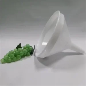 Rendeld meg most Műanyag tölcsér 35cm